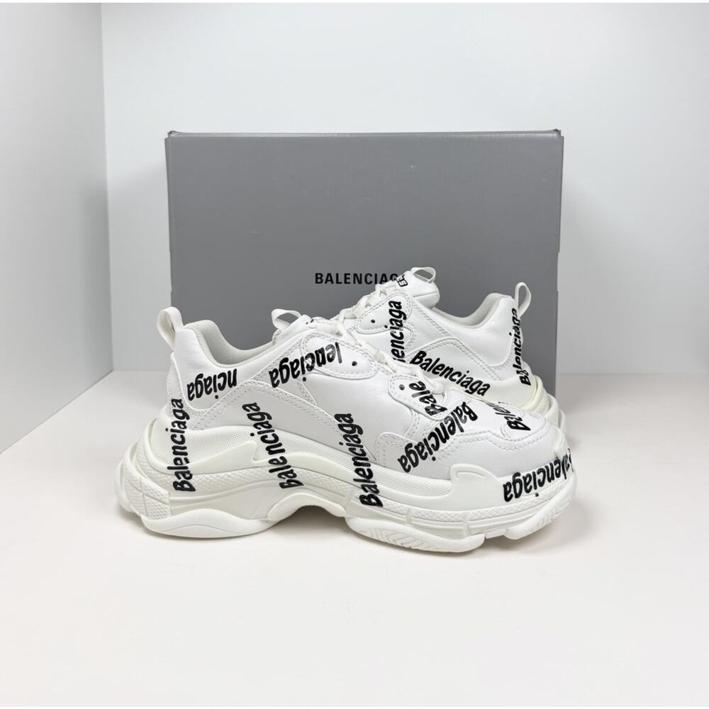 Size 40EU/7US - Balenciaga Triple S Allover Logo Sneakers🤍 New/Retail $1.2K! - Picture 5 of 9